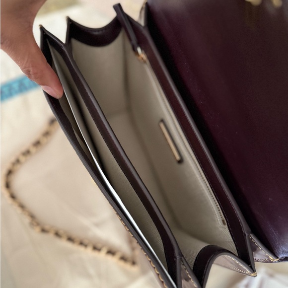 598+! New Tory Burch BRITTEN SMOOTH MEDIUM ADJUSTABLE SHOULDER BAG TEMPRANILLO - Picture 6 of 10